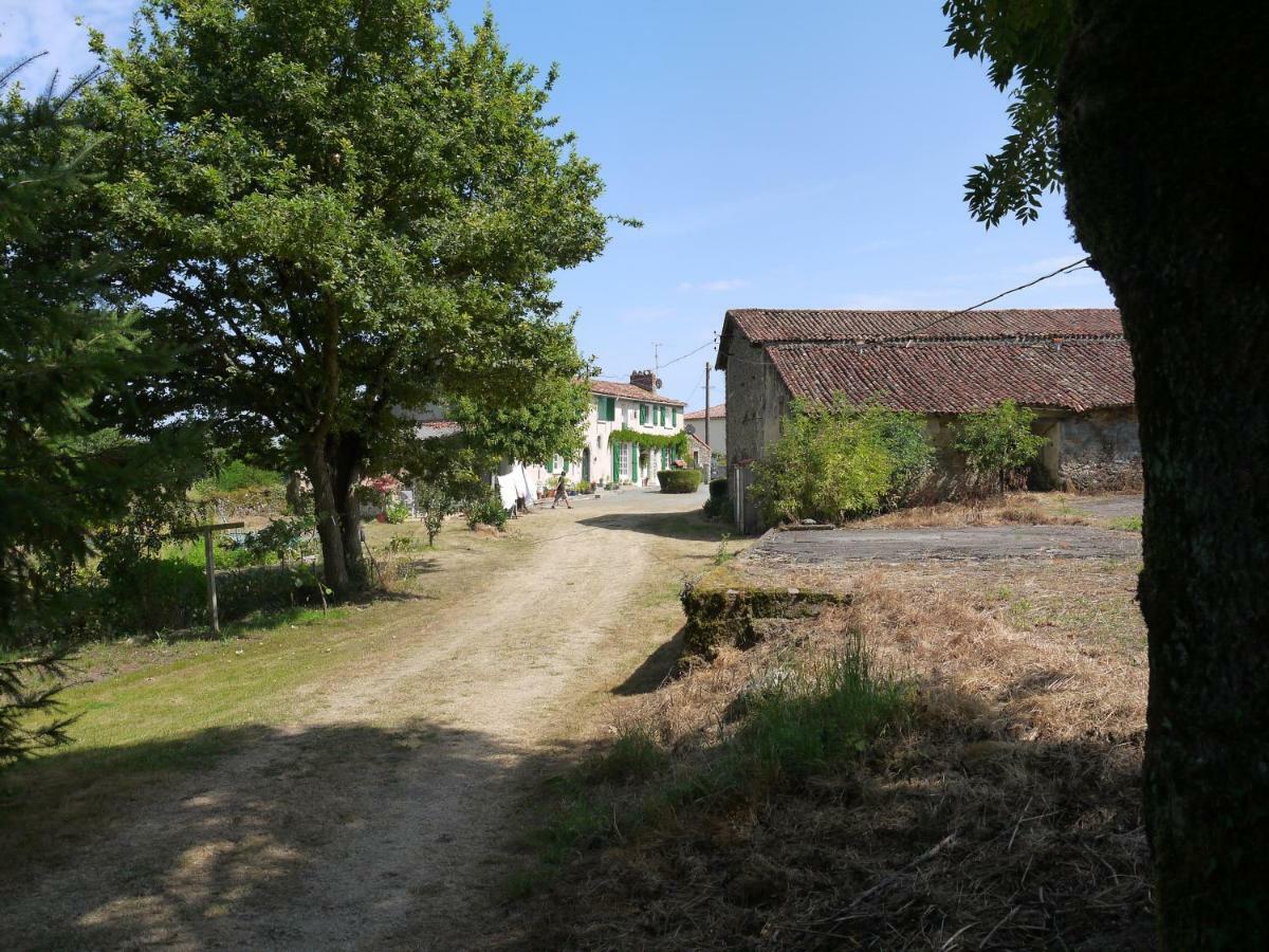 La Revaudiere Bressuire Exterior photo